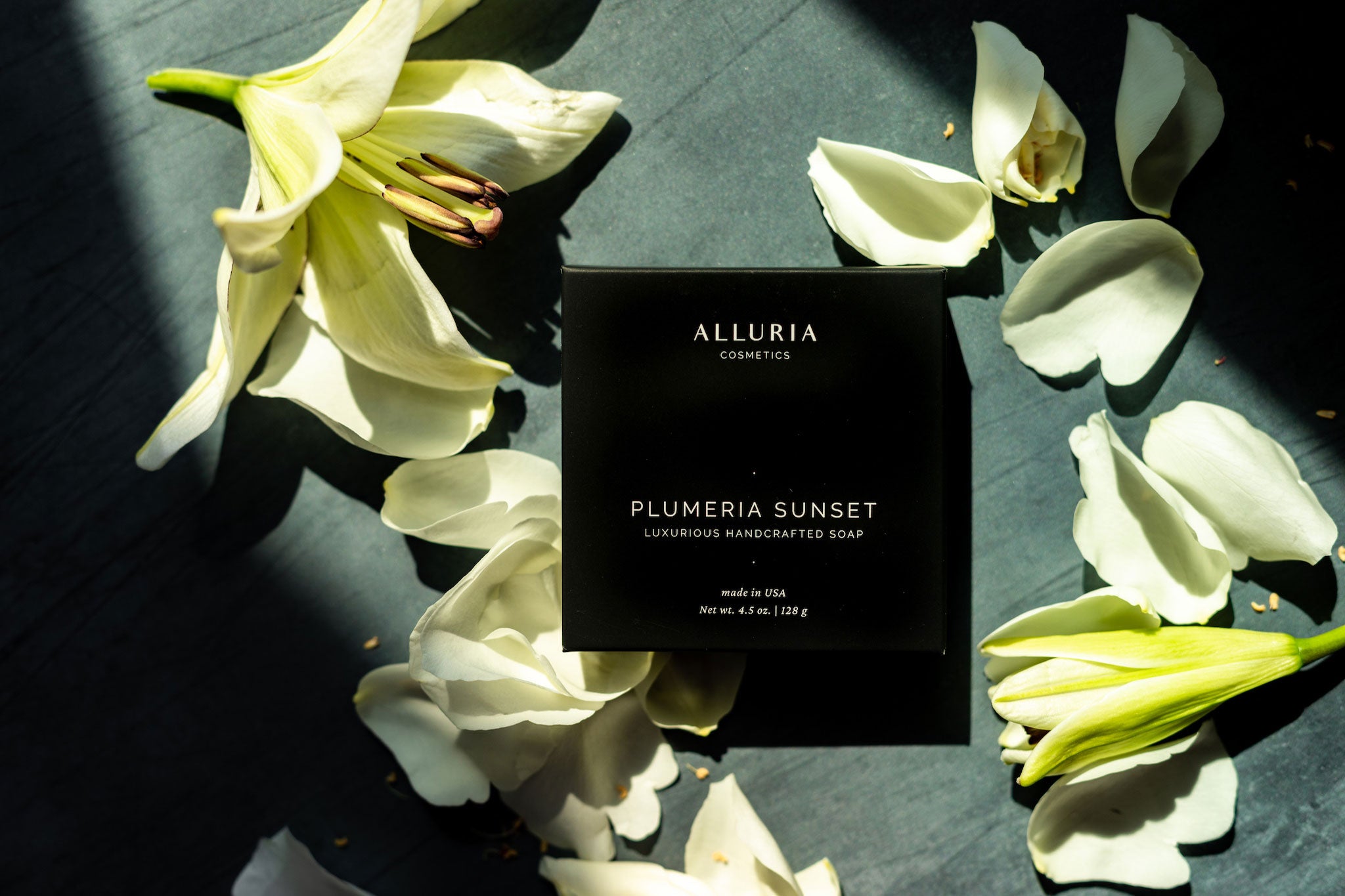 Karolina Król Studio minimalist brand identity design and packaging design for Alluria Cosmetics