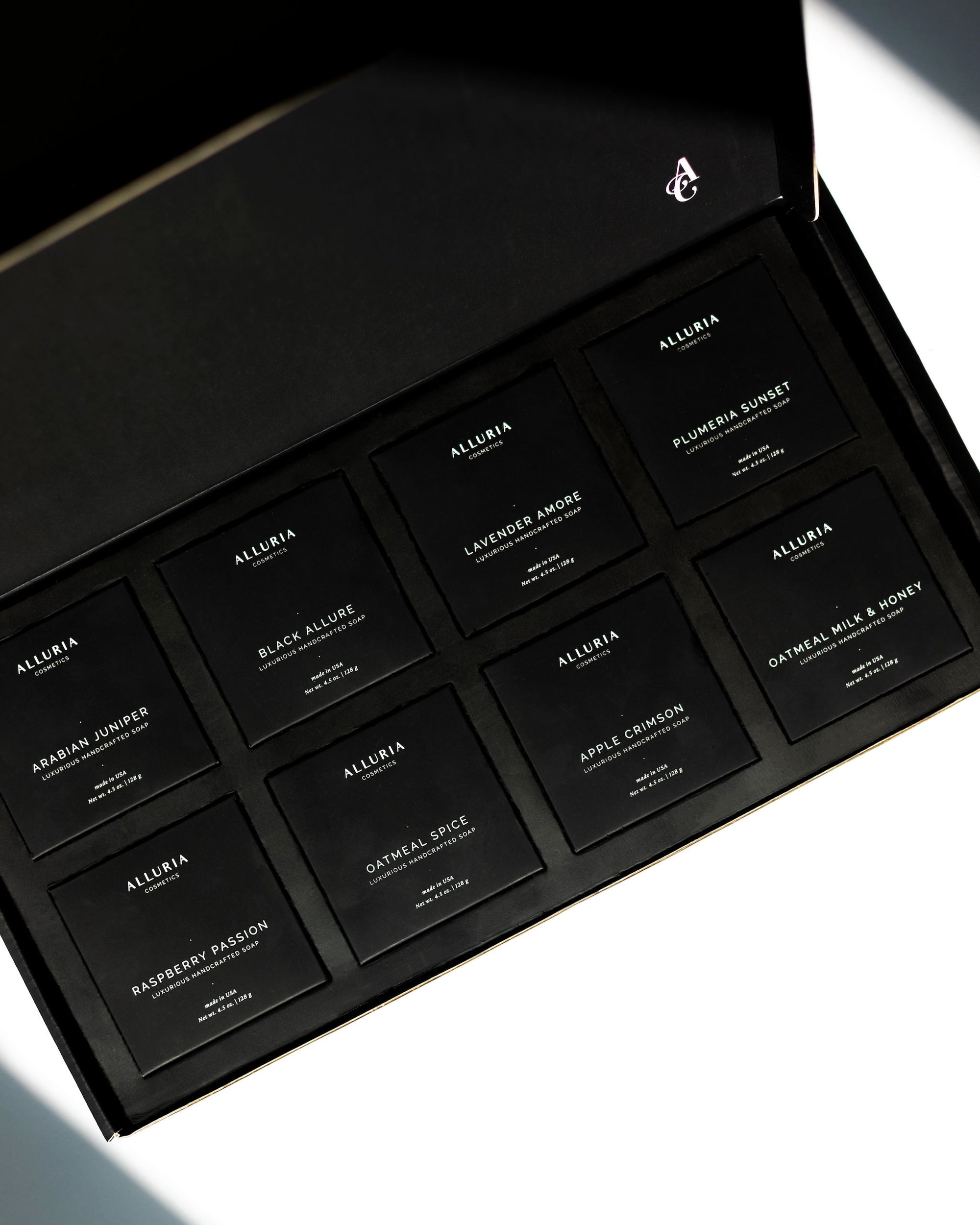 Karolina Król Studio minimalist gift box design design for a natural cosmetics brand